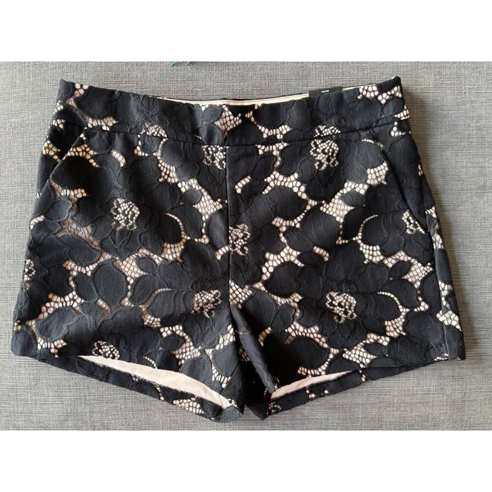 NWT Express Black Floral Lace Overlay Shorts Nude Lining Size 4